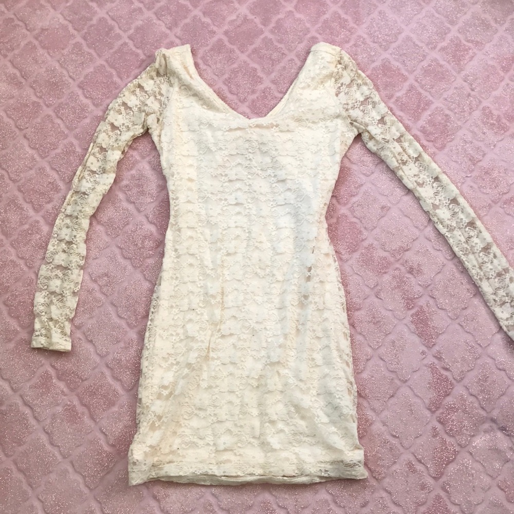 Long sleeve lace body con dress